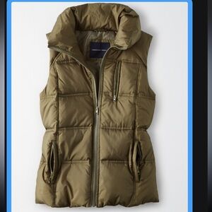 American Eagle olive green puffer vest size small